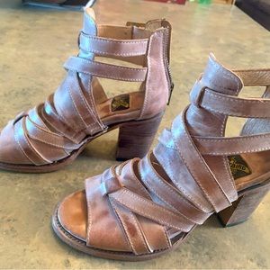 Freebird Claw sandals size 8